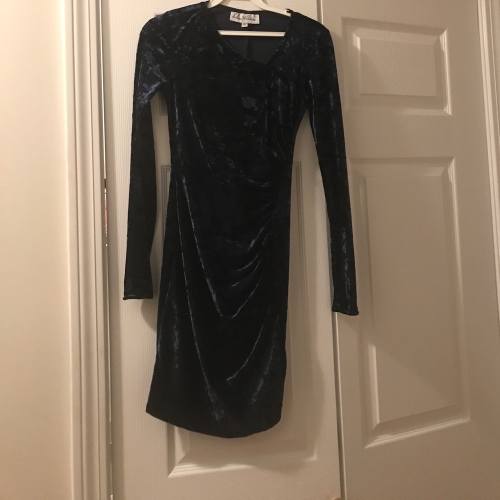 Vintage like new Dark blue velvet bodycon dress